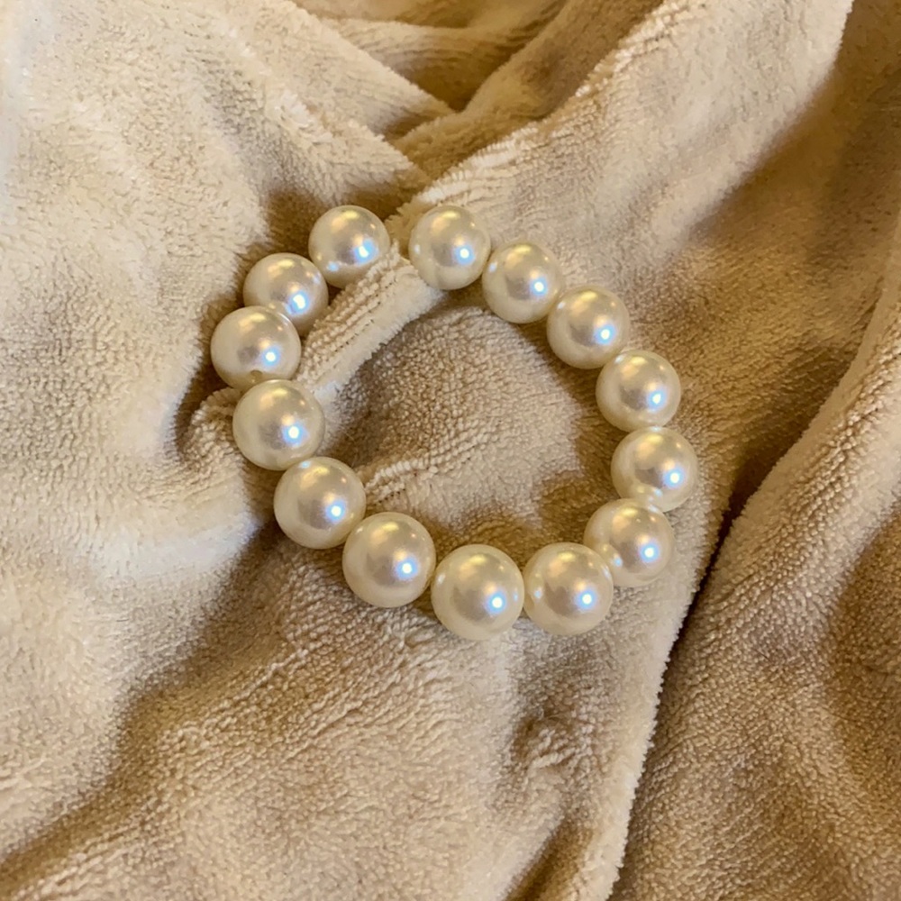 Pearl bracelet